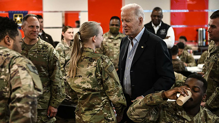 Biden visitó a los soldados estadounidenses en la frontera con Ucrania