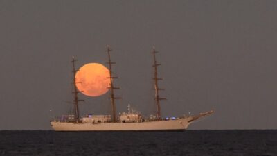 La Fragata Libertad y Velas de Latinoamérica recalaron frente a Puerto Madryn