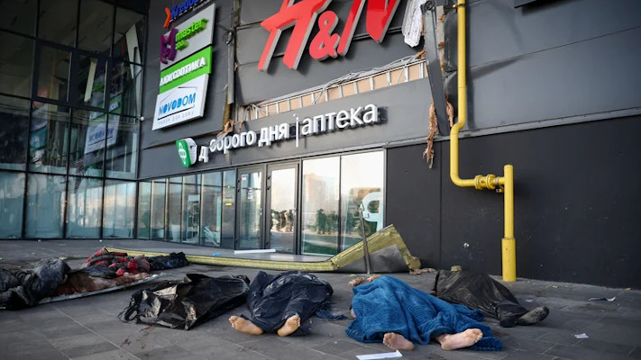 Tropas rusas atacaron un centro comercial en Kiev: hay al menos 8 muertos