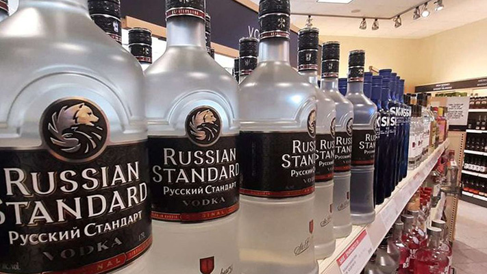 Estados Unidos prohíbe la importación de vodka ruso