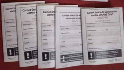 «Los hermanos sean unidos»: los detuvieron por falsificar carnets de vacunación Covid