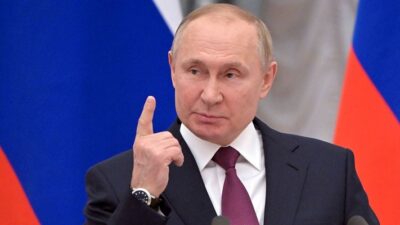 Rusia reembolsará deuda a países «hostiles» en rublos, moneda que perdió un 45% de su valor