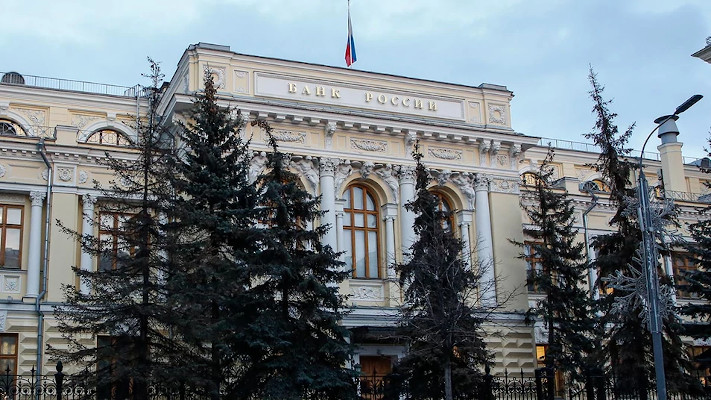 Rusia impuso un «corralito» para evitar la fuga de dólares de los bancos