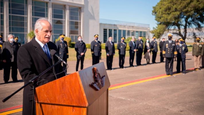 Taiana llega a la Patagonia para hacer anuncios relacionados al «fortalecimiento» de las Fuerzas Armadas