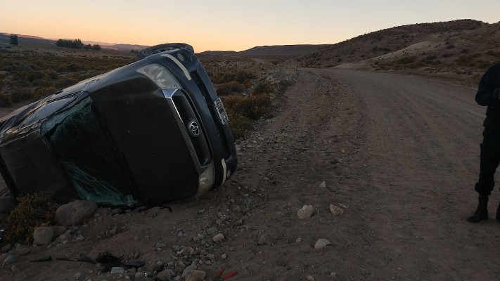 Volvía a su casa y volcó en la ruta