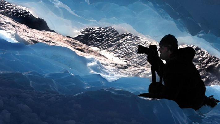 El fotógrafo que desafía los límites de la Patagonia y retrata su mundo animal