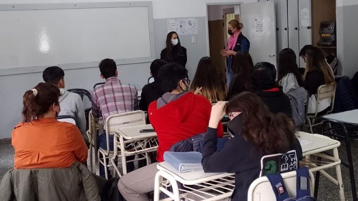 Sarmiento: exposición en escuela rural sobre sanidad e inocuidad de los alimentos