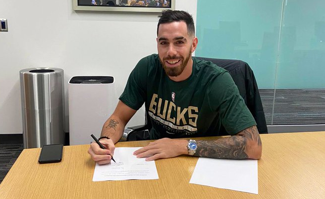 Luca Vildoza firmó con los Bucks, los últimos campeones de la NBA