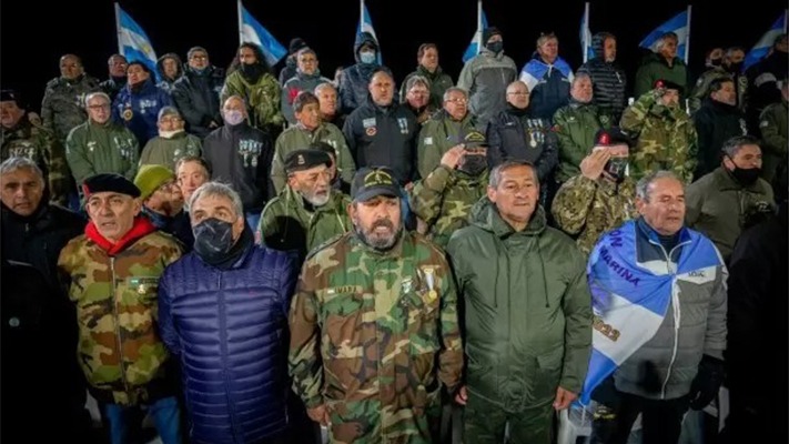 Una multitud se congregó en La «Vigilia por Malvinas» en Río Grande