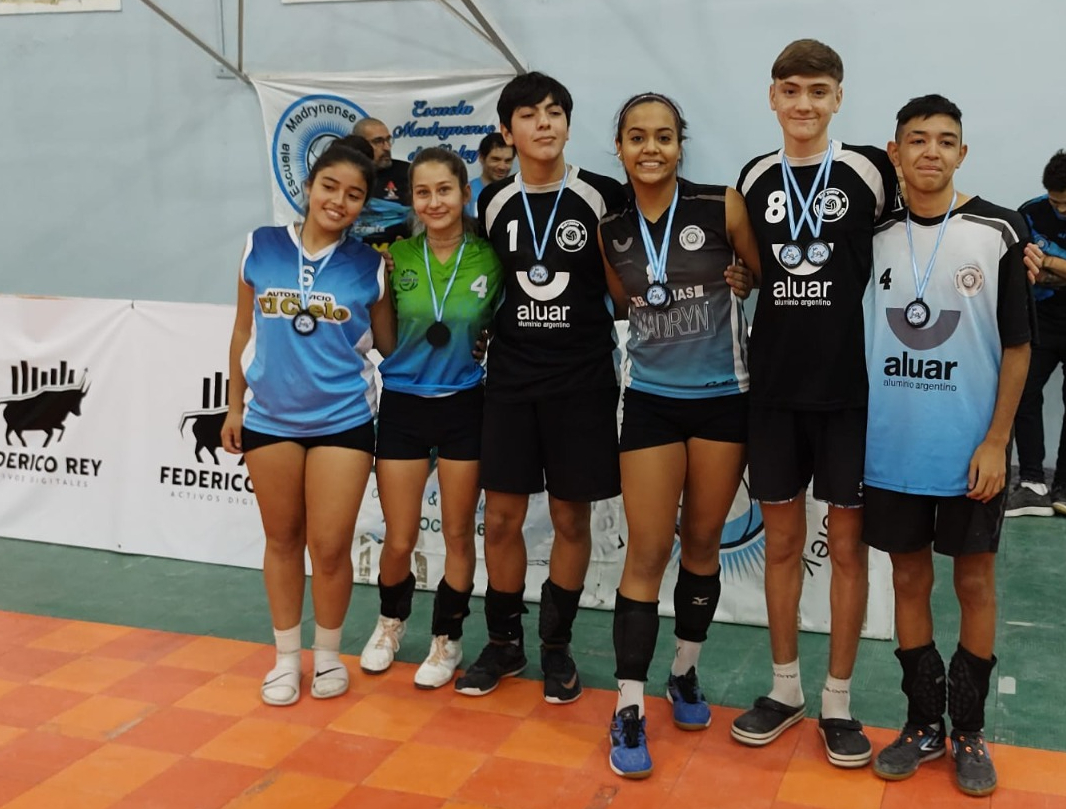 La Madrynense, en femenino y masculino, ganaron la Copa Abierta Sub16