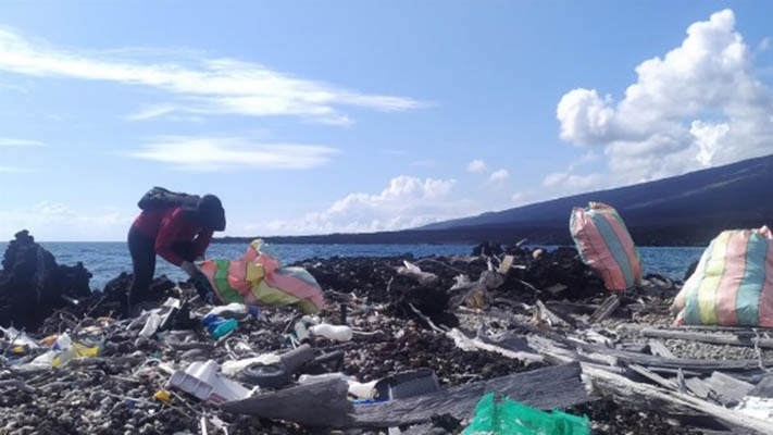 En Galápagos recogieron 3,6 toneladas de basura en una isla