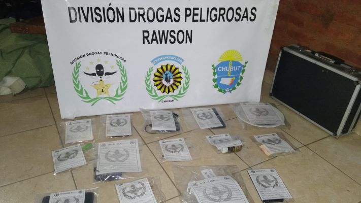 Allanamientos en Playa Unión y Sierra Grande y un detenido por venta de drogas