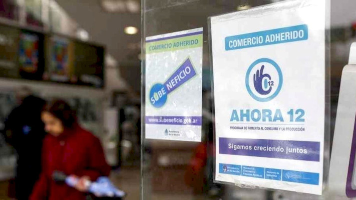 Ahora 12: el Gobierno subió la tasa de interés para las compras con tarjeta