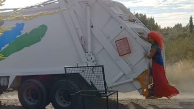 Furor en Madryn por el recolector de residuos disfrazado de princesa