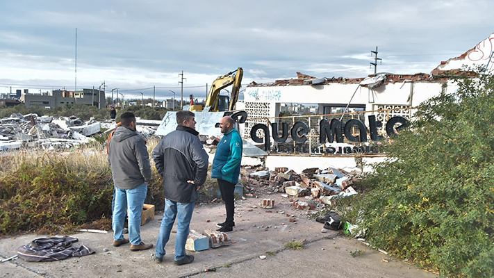 El Municipio de Trelew demolió un ex albergue transitorio