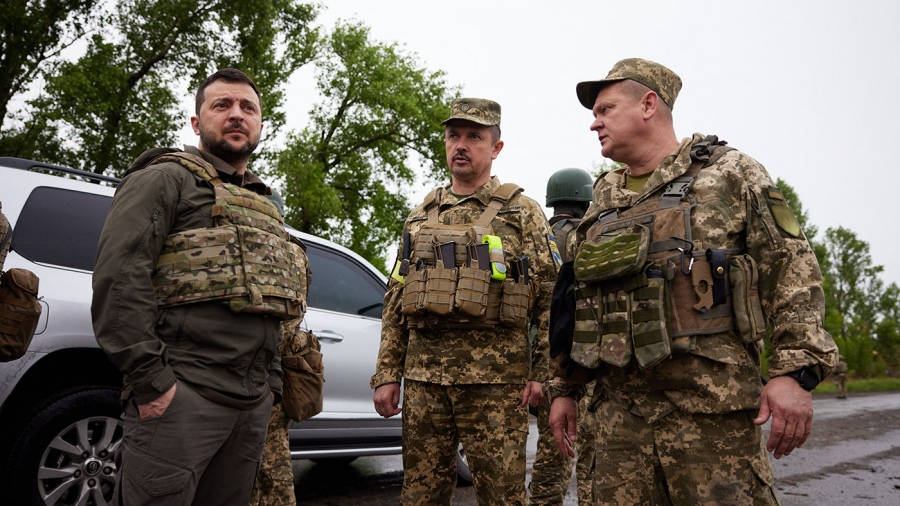 Zelenski visitó por primera vez el este de Ucrania desde la invasión rusa