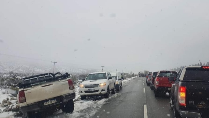 La nieve causa complicaciones en la cordillera y piden transitar con precaución