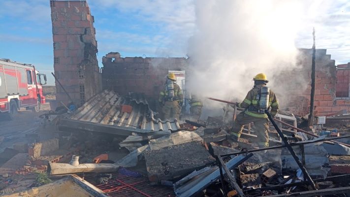 Madryn: el fuego destruyó una precaria vivienda