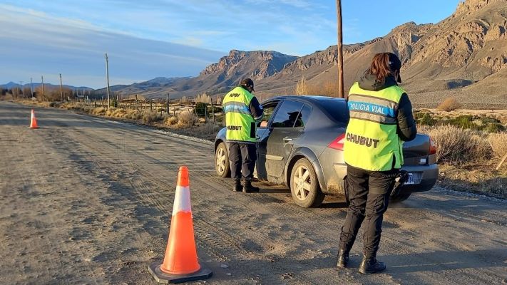 Casi 100 conductores dieron positivo a controles de alcoholemia en Chubut