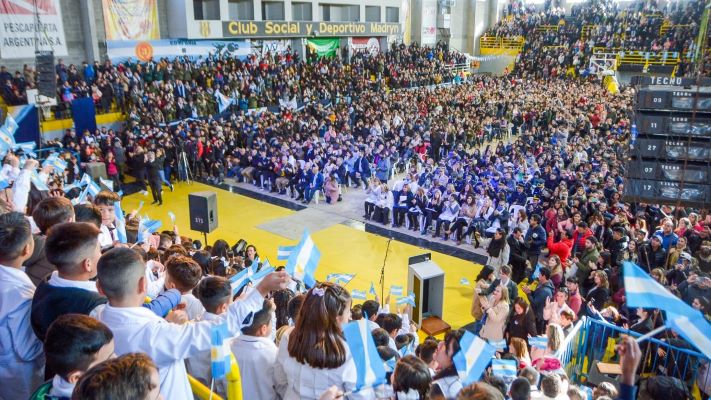 Cerca de mil alumnos madrynenses prometieron Lealtad a la Bandera