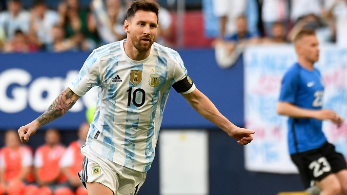 Messi anotó los cinco goles argentinos en el triunfo ante Estonia