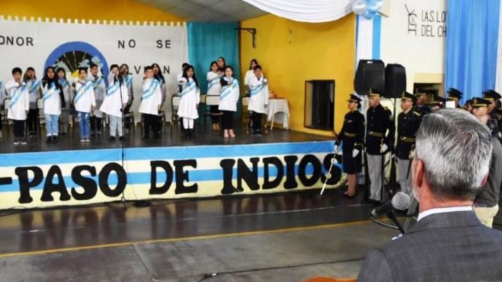 Arcioni encabezó el acto del Día de la Bandera en Paso de Indios