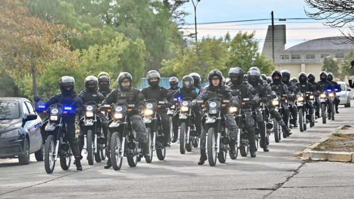 Arcioni entregó 40 motos a la Policía del Chubut
