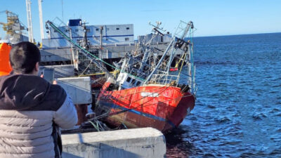 Alarma en el muelle Storni al escorar un buque pesquero