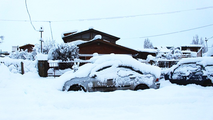 Comunidades aisladas, falta de energía y rutas cortadas tras la nevada