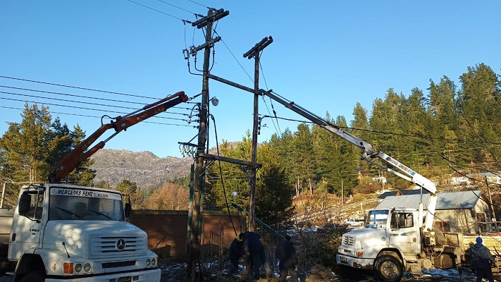 Comarca Andina: avanzan reparaciones de líneas eléctricas