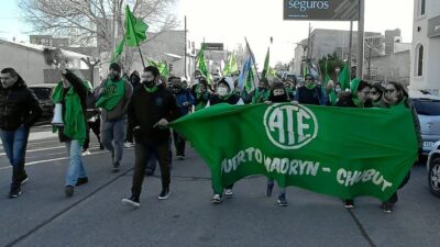 Auxiliares de la Educación movilizaron en Puerto Madryn