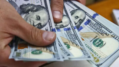 El dólar blue se acerca a los $300