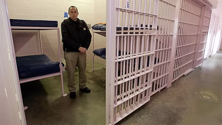 Por qué hay tantas celdas de prisiones pintadas de un rosa