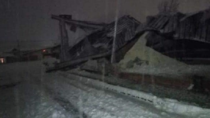 Alerta climática en Chubut: se derrumbó el Gimnasio Municipal de El Hoyo