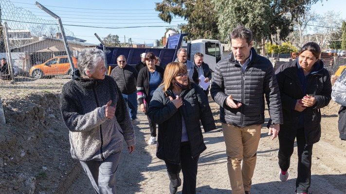 Luque: “Seguimos llegando con pavimento a los barrios de la ciudad”