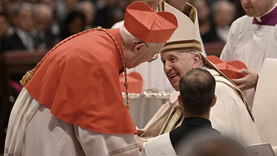 El papa Francisco inició una reunión con más de 100 cardenales del mundo