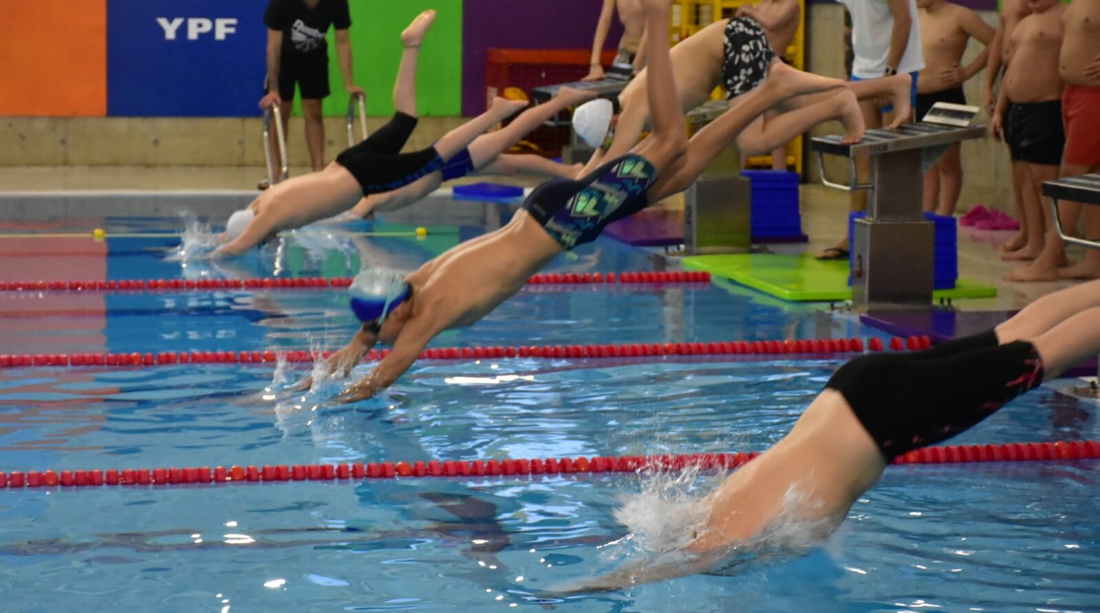 70 nadadores animaron la quinta fecha del encuentro Interclubes