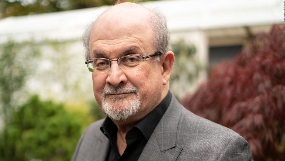 Atacan al escritor Salman Rushdie en una conferencia en Nueva York