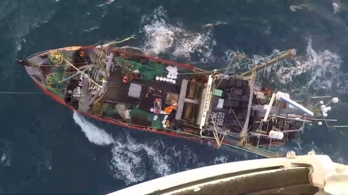 Evacuaron a un marinero que sufrió un infarto mientras navegaba hacia Madryn
