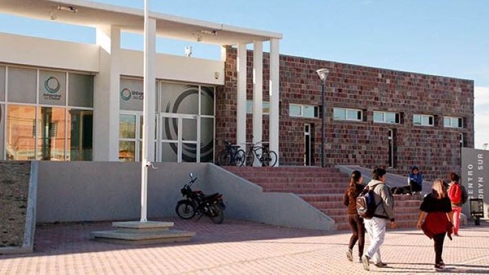 La Universidad del Chubut expone una muestra artística en el marco del 24M