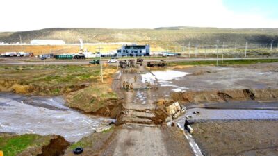Inundaciones en Comodoro Rivadavia: Fuerzas Armadas instalan puente “Bailey”