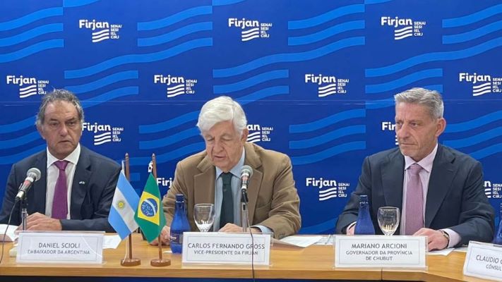 Arcioni y Scioli en un encuentro de trabajo con la Federación de Industrias de Río de Janeiro en Brasil