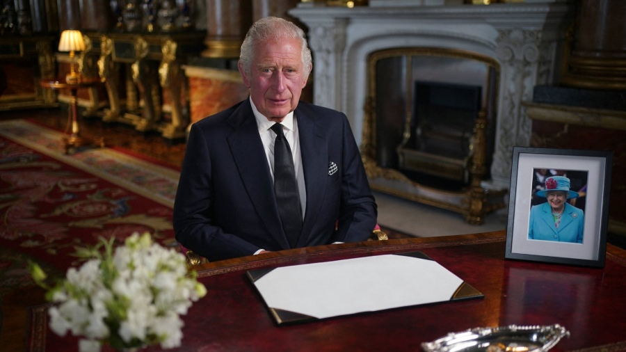 Carlos III se comprometió a «renovar la promesa de servicio de por vida» de Isabel II