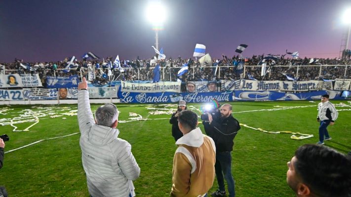 Arcioni inauguró el nuevo sistema de iluminación del club Jorge Newbery de Comodoro Rivadavia