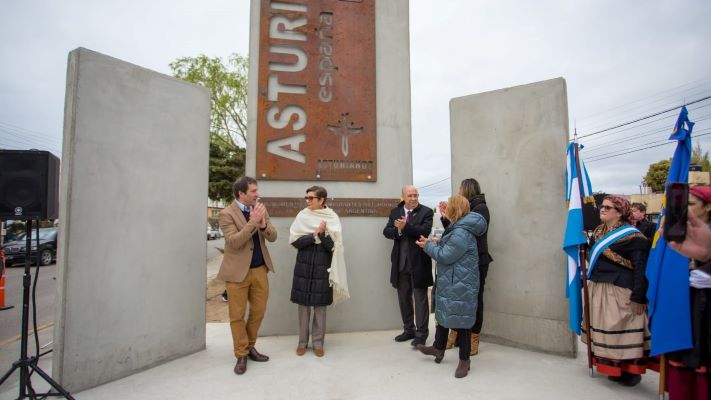 Con la inauguración del monumento y visitas internacionales, Comodoro celebró el centenario del Centro Asturiano