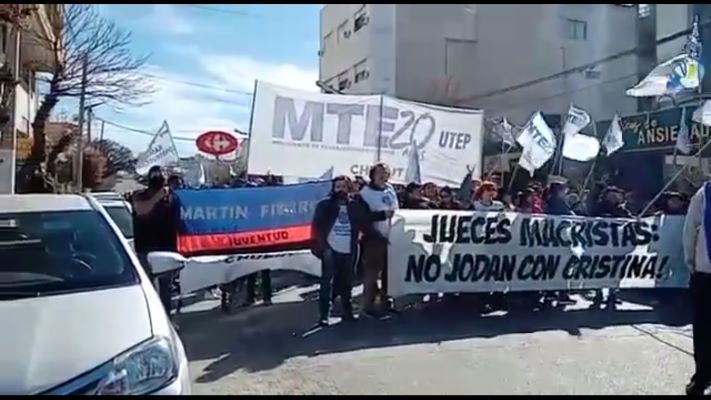 Movilización en Trelew en repudio al ataque contra Cristina Kirchner