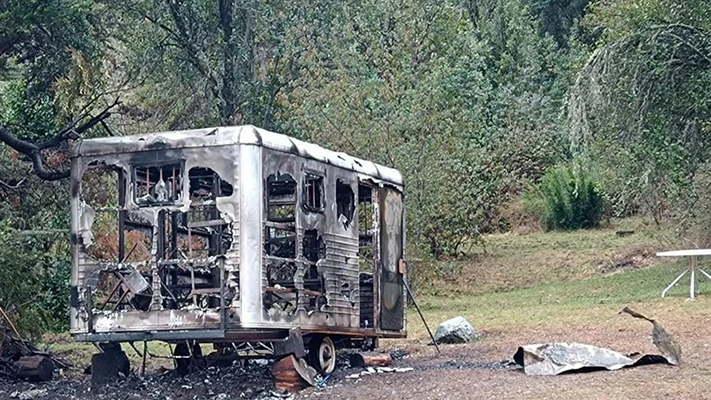 Mapuches incendiaron un puesto móvil de Gendarmería Nacional en Villa Mascardi