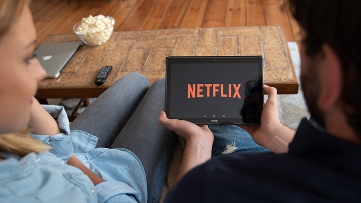 Netflix discontinuó la función que pedía un abono extra por compartir la cuenta