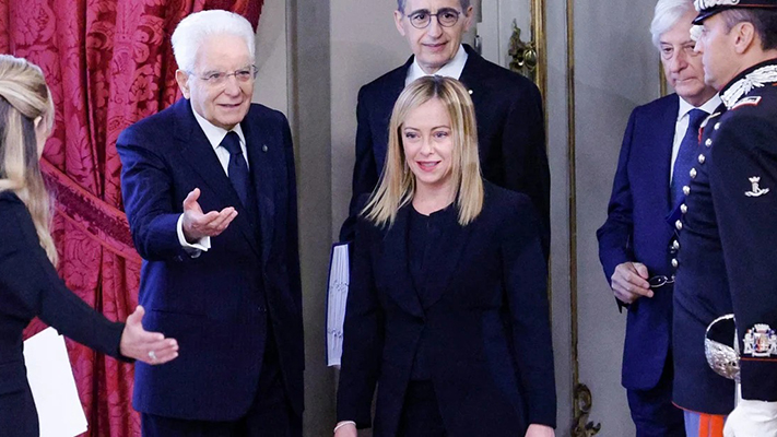 La líder de ultraderecha Meloni juró como la primera mujer premier de la historia de Italia