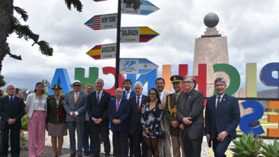 Ecuador, gabriel fuks, hito, Malvinas, Paralelo Cero, señalética
